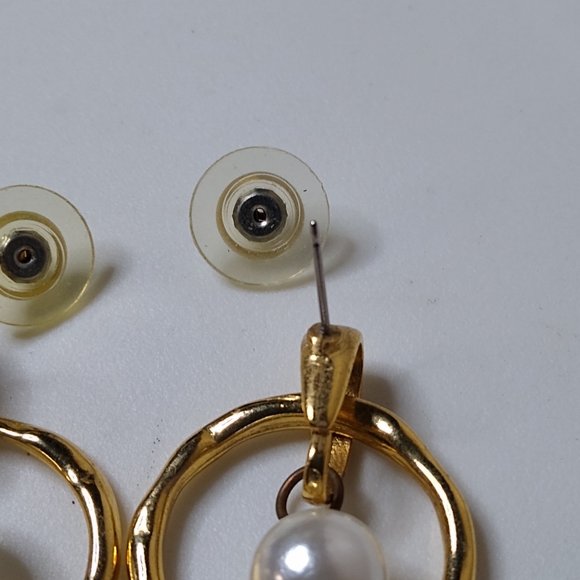 Vintage Metal Circle And Bead Dangle Earrings - Picture 11 of 13